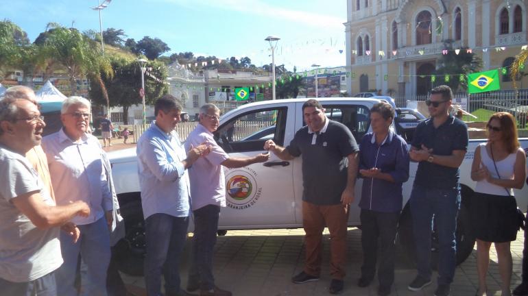 PARQUE SABIÁ LARANJEIRAS, EM BOM JESUS DO ITABAPOANA, RECEBE VEÍCULO E EQUIPAMENTOS