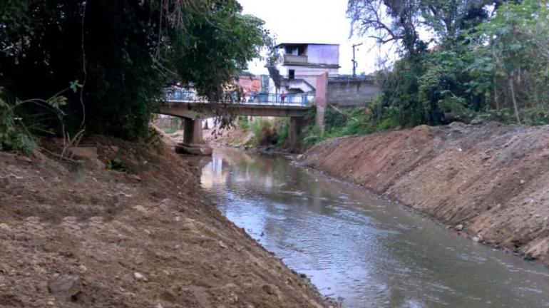 Dragagem do Rio Barra Mansa já recolheu cerca de mil toneladas de resíduos