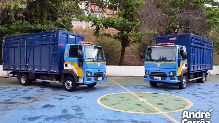 Secretário do Ambiente entrega à Polícia Militar caminhões para reforçar prevenção de acidentes com animais nas rodovias