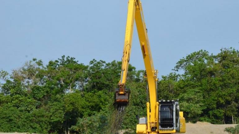 Canal do Trapiche, em Itaguaí, é desassoreado