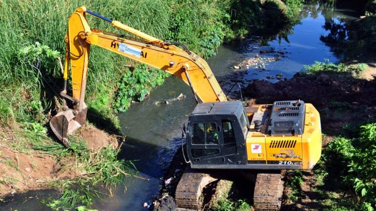 Rio Barra Mansa começa a ser dragado