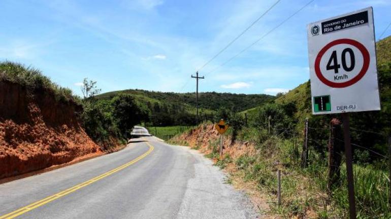 Obras na RJ-135 inauguradas em Rio das Flores