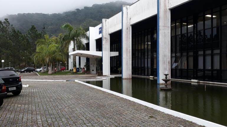 Inea e Prefeito entregam licença de operação para a Carl Zeiss