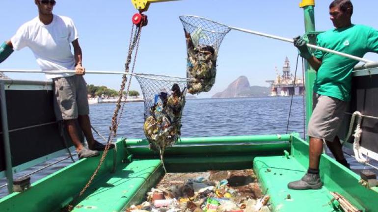 Secretaria do Ambiente mantém trabalho de limpeza na Baía de Guanabara