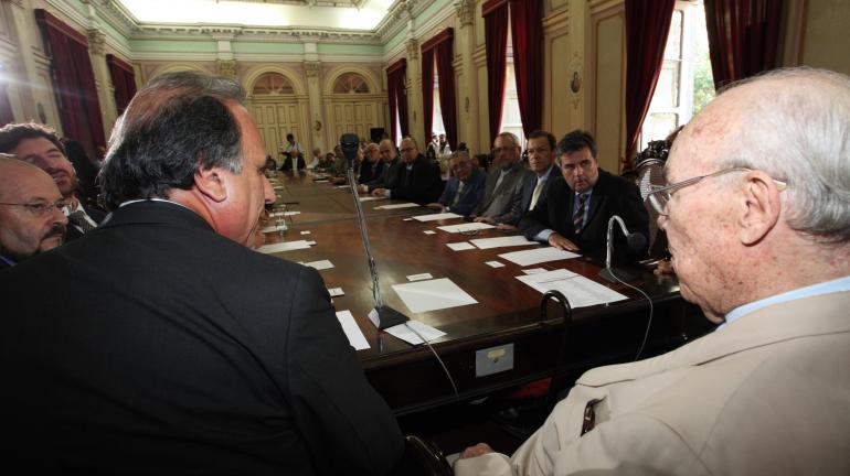 Deputado André Corrêa participa de reunião sobre reabertura da Santa Casa de Misericórdia