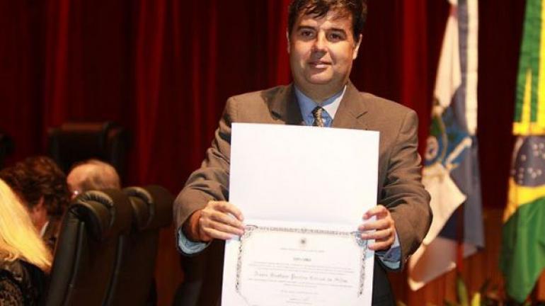 André Corrêa diplomado para o quinto mandato
