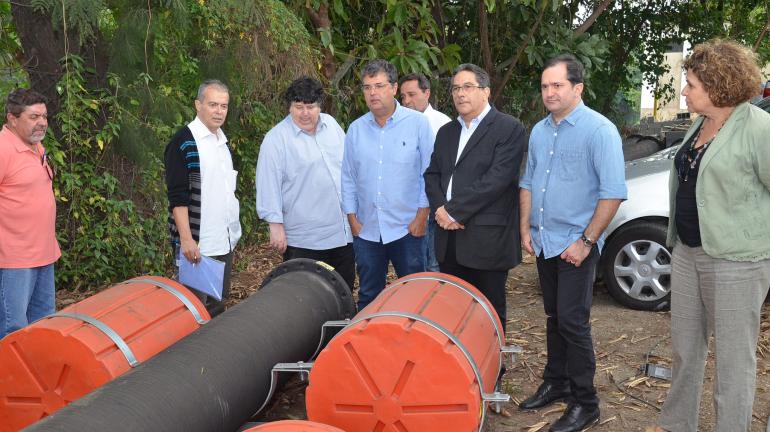 Secretário do Ambiente entrega sistema de captação para combater efeitos da crise hídrica no Paraíba do Sul