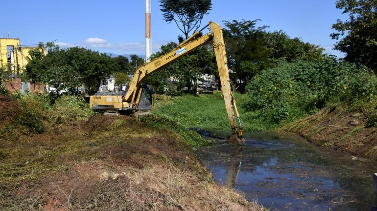 Toneladas de detritos retirados do Canal da Cidade Alegria