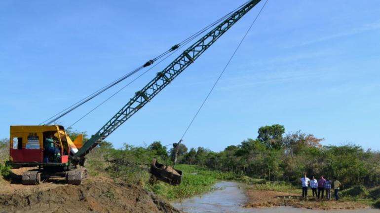 Canal São Bento, em São João da Barra, passa por limpeza