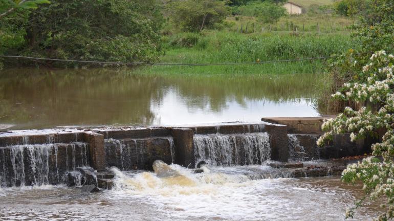 Limpa Rio avança na limpeza do ribeirão Santo Antônio, em Miracema