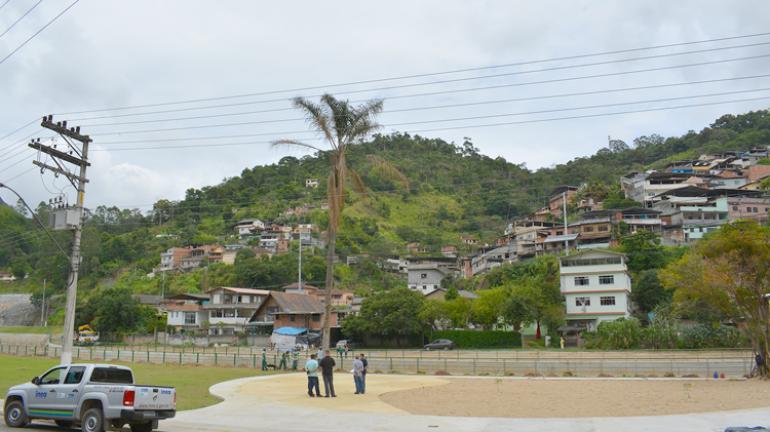 Começam os plantios de mudas nas margens do rio Bengalas, em Nova Friburgo