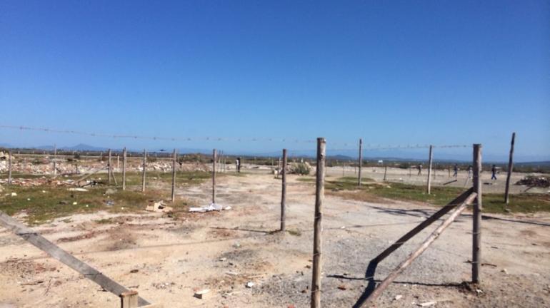 Instituto Estadual do Ambiente e Prefeitura de Arraial do Cabo realizam operação de desapropriação de casas em área ambientalmente protegida