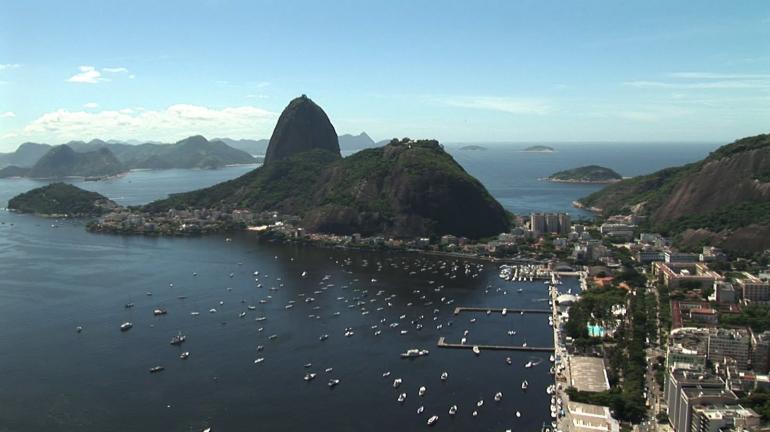 Holanda oferece sistema de monitoramento para recolher lixo da Baía de Guanabara