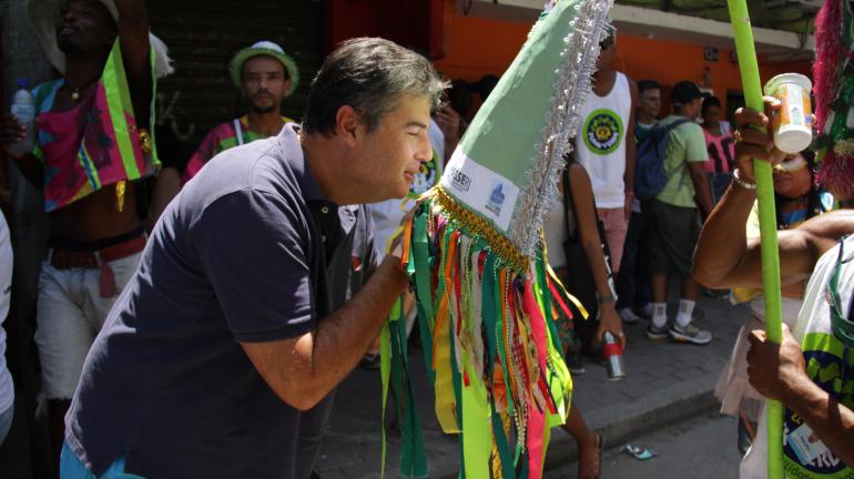 Bloco De Olho no Lixo na Folia leva alegria a moradores da Rocinha