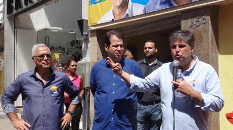 Maxwell Vaz recebe André Corrêa e Áureo em ato político no Calçadão