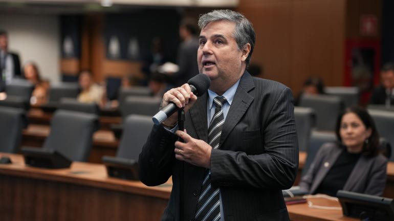 Deputado André Corrêa participa da discussão sobre o orçamento do Estado para 2026 no plenário da Alerj