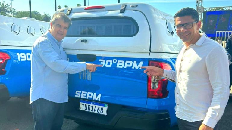 Andre Corrêa participa da entrega de 205 novas viaturas para a PM
