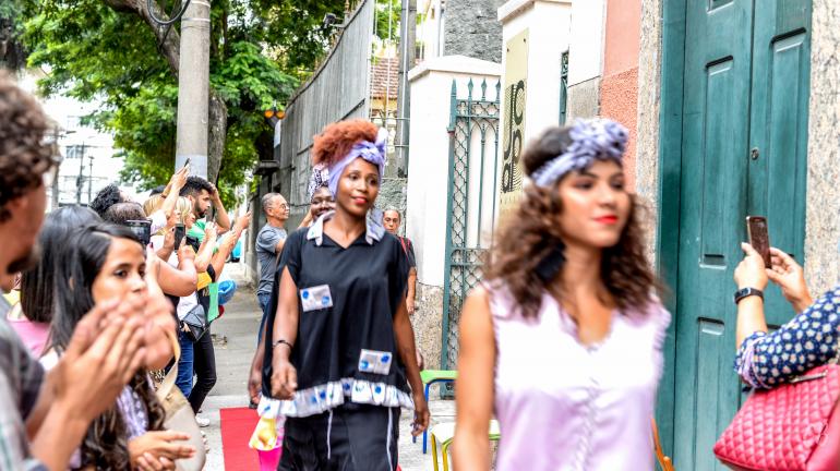 Alunos do Projeto Niterói Ecocultural recebem certificação em cerimônia no Museu Janete Costa de Arte Popular, em Niterói