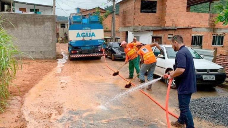 Equipes do Governo do Estado auxiliam operação após fortes chuvas em Areal