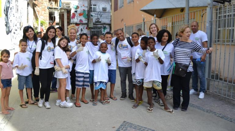 Inea participa de mutirão de limpeza no Rio Carioca