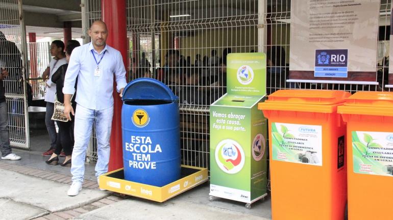 Escolas municipais ganham pontos de coleta de óleo de cozinha usado