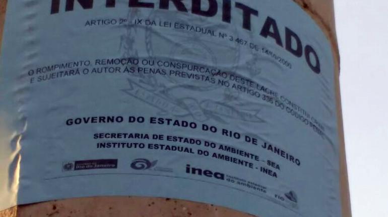 Instituto Estadual do Ambiente interdita e multa empresa por lançamento de chorume  em córrego de Seropédica