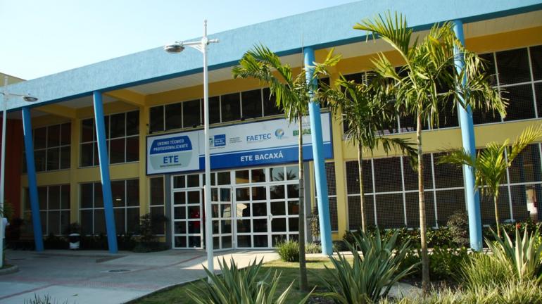 Governo entrega novos equipamentos para laboratórios de escolas técnicas