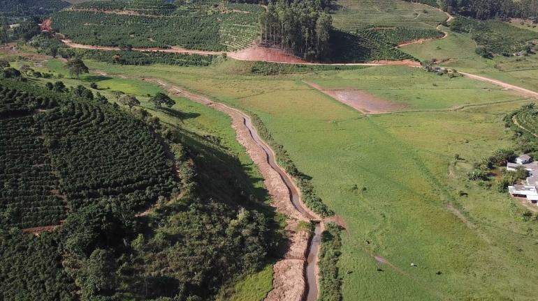 Prefeitura de Varre-Sai, em parceria com o Inea, realiza limpeza do Ribeirão Varre-Sai