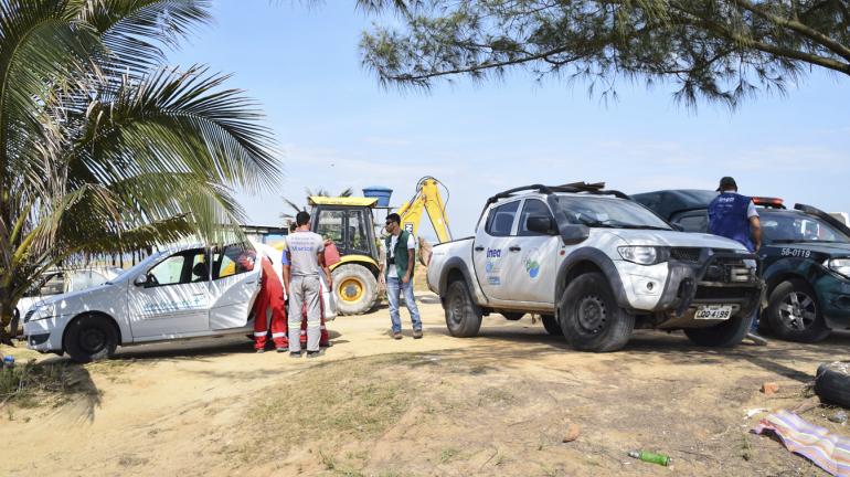 Quiosque irregular é demolido em área de restinga no município de Maricá, Região Metropolitana