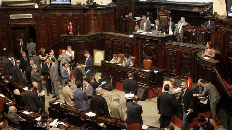 Alerj aprova o fim dos supersalários