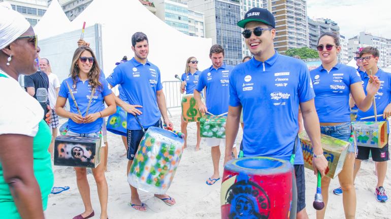 Alunos do Funk Verde, do Projeto De Olho no Lixo, da Secretaria de Estado do Ambiente, fazem apresentação musical com a participação de atletas de elite da competição aquática Rei e Rainha do Mar