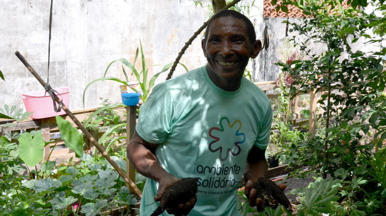 Programa Ambiente Solidário, da Secretaria de Estado do Ambiente, cria horta comunitária