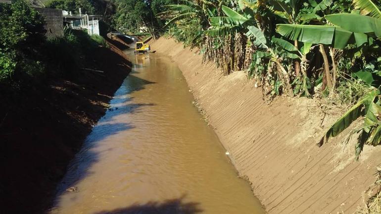 SEA e Inea realizam limpeza do Rio Formiga em Teresópolis