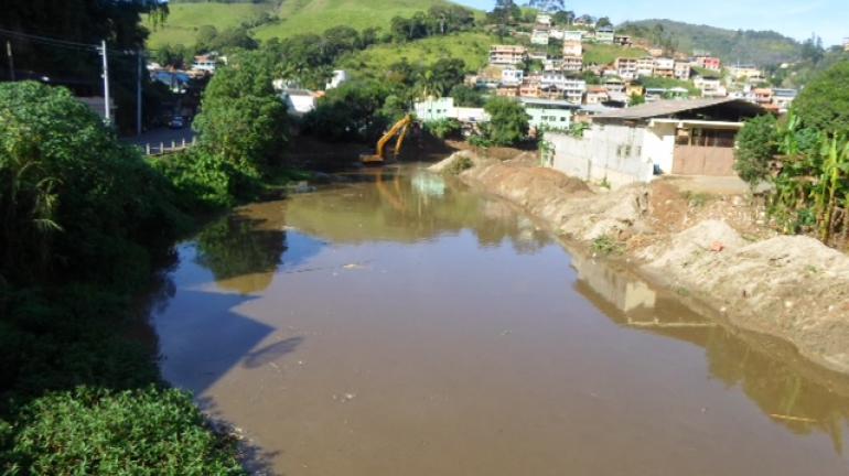 Programa Limpa Rio realiza obra de combate às enchentes no município de Bom Jardim