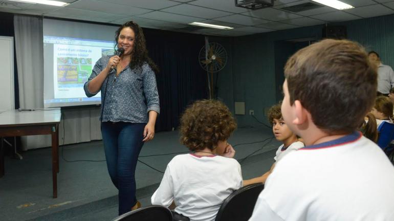 ​Alunos do Cap-Uerj participam de palestra sobre obra do Coletor Tronco Cidade Nova