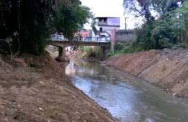 Dragagem do Rio Barra Mansa já recolheu cerca de mil toneladas de resíduos