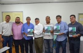 Secretaria de Estado do Ambiente entrega Planos Municipais de Conservação e Recuperação da Mata Atlântica para 14 municípios do Noroeste Fluminense