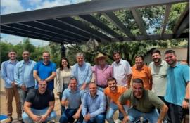 Ex-prefeito de Vassouras recebe André Corrêa e convidados em sua residência
