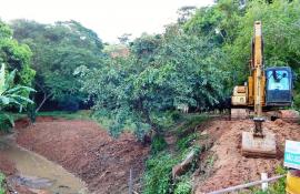 Operações do Limpa Rio chegam ao córrego Santa Rosa