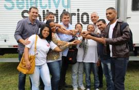 Deputado André Corrêa participa da entrega do caminhão de coleta seletiva para Cachoeiras de Macacu