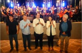 André Corrêa comemora inauguração do novo coreto-palco na revitalizada Praça Getúlio Vargas, em Conservatória