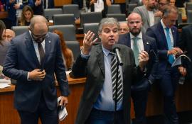 A partir de luta do deputado André Corrêa, ALERJ aprova projeto que fortalece produtores de leite e laticínios, cooperativas e indústria leiteira