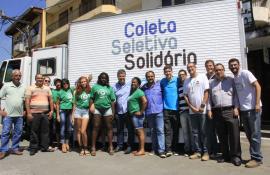 Secretário André Corrêa entrega caminhão para coleta seletiva de Areal