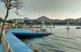 A Baía de Guanabara e o complexo de vira lata no divã
