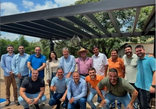 Ex-prefeito de Vassouras recebe André Corrêa e convidados em sua residência
