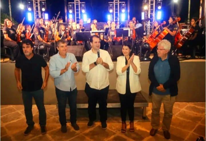 André Corrêa comemora inauguração do novo coreto-palco na revitalizada Praça Getúlio Vargas, em Conservatória