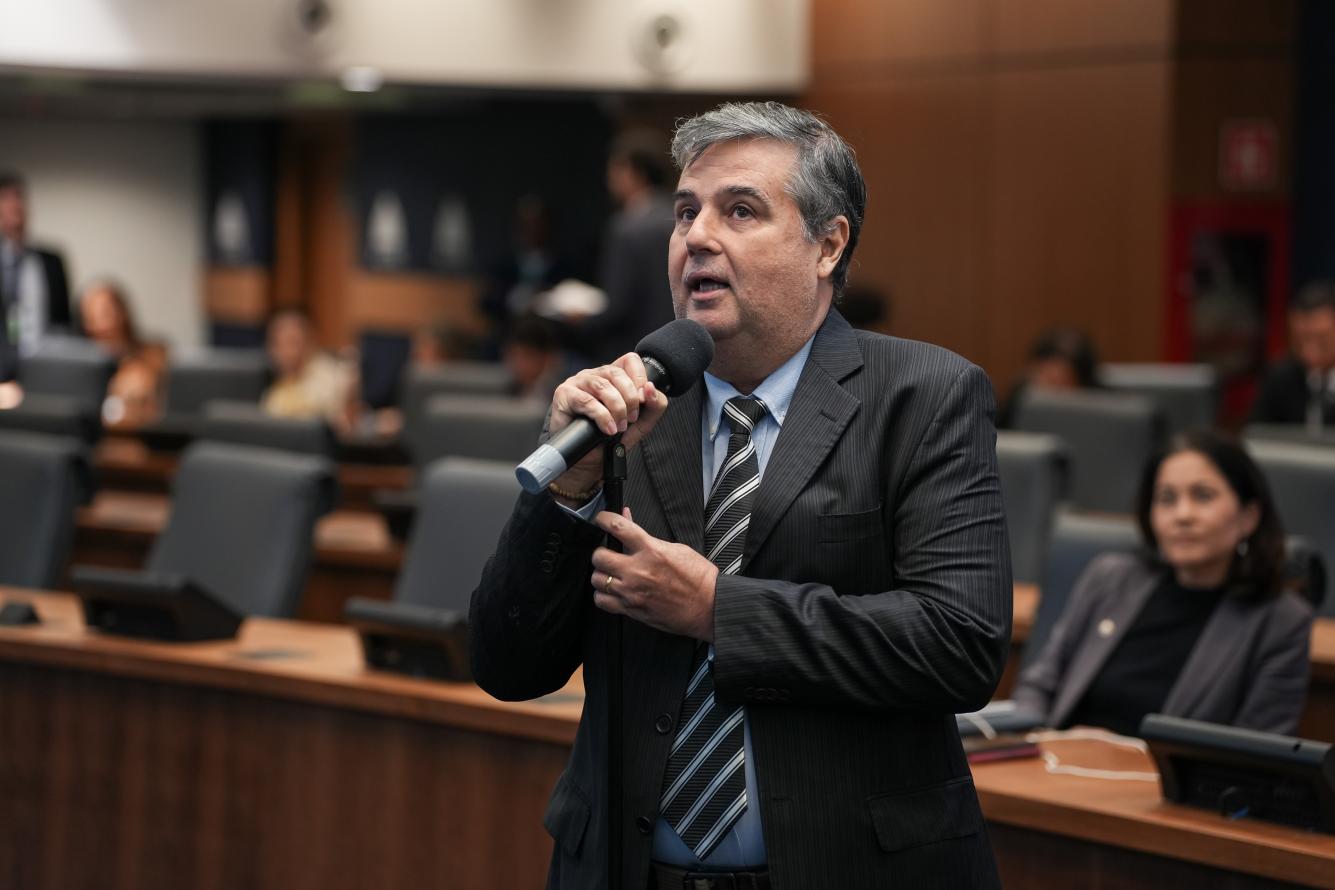 Deputado André Corrêa participa da discussão sobre o orçamento do Estado para 2026 no plenário da Alerj