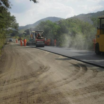 Pavimentação rodovia RJ-151